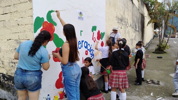 #BienestarTolima | En Líbano, estudiantes del colegio Nuestra Señora del Carmen y familias participaron en un espacio colectivo de expresión, creación y fortalecimiento de vínculos intergeneracionales, en el marco de la campaña #AquíCreceLaGeneraciónParaLaPaz.