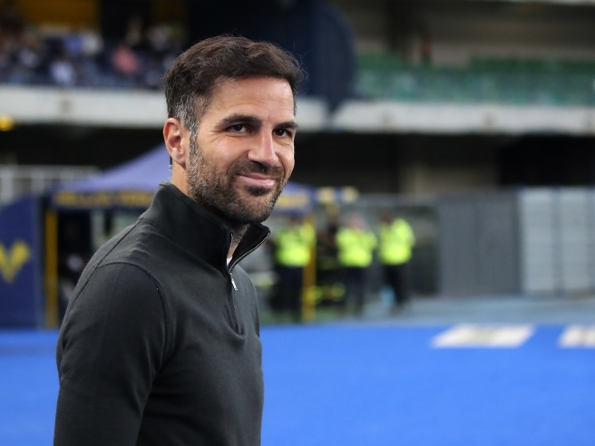 Il Como di Fabregas è la dimostrazione che si può giocare bene a calcio, produrre tanto offensivamente, senza avere la difesa con il baricentro nell'area avversaria. 

Fabregas però, non Chivu