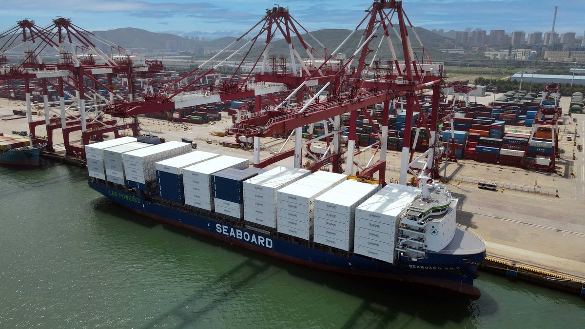 For over 40 years, we've helped drive two-way trade across the Americas with reliable routes, customer-focused service, and a strong regional network. 🌎🚢 From North America to Latin America and the Caribbean, Seaboard Marine keeps businesses connected.
#SeaboardMarine