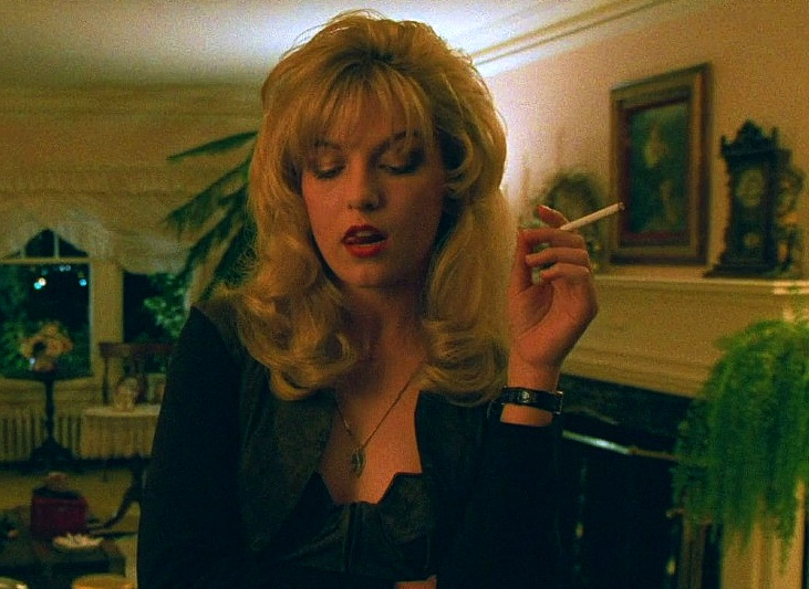 choppingwoodpod's tweet image. Friday night in Twin Peaks
