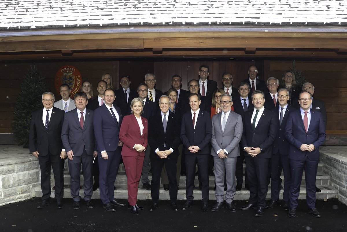 DKambCanada's tweet image. A pleasure to host @MarkJCarney at the 🇩🇰 Residence together with @EUAmbCanada and other 🇪🇺 colleagues. Interesting discussions on trade, foreign policy and ways to increase our already close cooperation. 🇪🇺 and 🇨🇦 share core values and a partnership that is stronger than ever💪