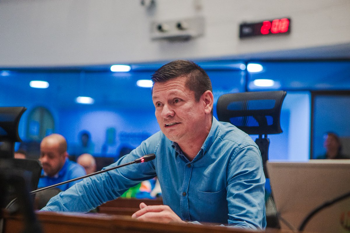 En la #PlenariaCM, el concejal <a href="/Brisvaniarenas/">Brisvani Arenas</a>  destacó que para 2026 la Secretaría de Inclusión Social y Familia contará con cerca de $575 mil millones de pesos, lo que representa un aumento del 12,3 % respecto a 2025. Señaló que el programa Todos contra el Hambre concentrará