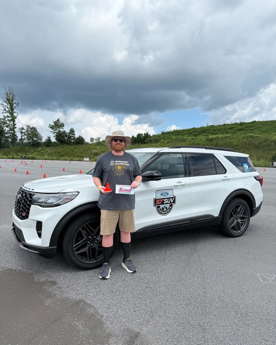 WHteamofficial's tweet photo. Congrats to the driver with the best @CastrolUSA Edge Auto-X times from week 18 at the Ford Performance #STSUVExperience in Asheville, NC.
🏁 Mike Henderson 29.731
Thank you to all who joined us!
#asheville
#castroledge
#explorerst
#fordperformanceracingschool https://t.co/yorv6R6O5F