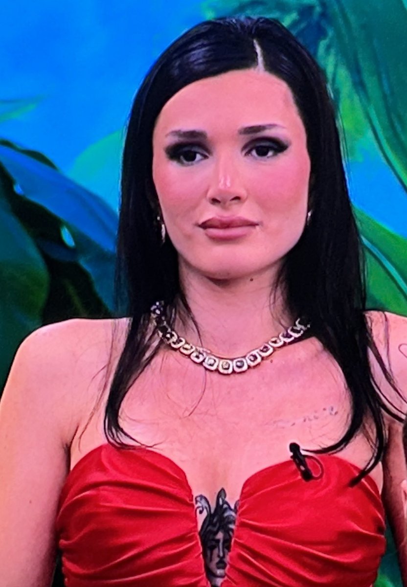 Çok üzülüyorum ya, sürekli fatih beni seviyo fatih beni beğeniyo diyip duruyo. Sonu aşkı memnu leyla gibi olacak. 

#kısmetseolur