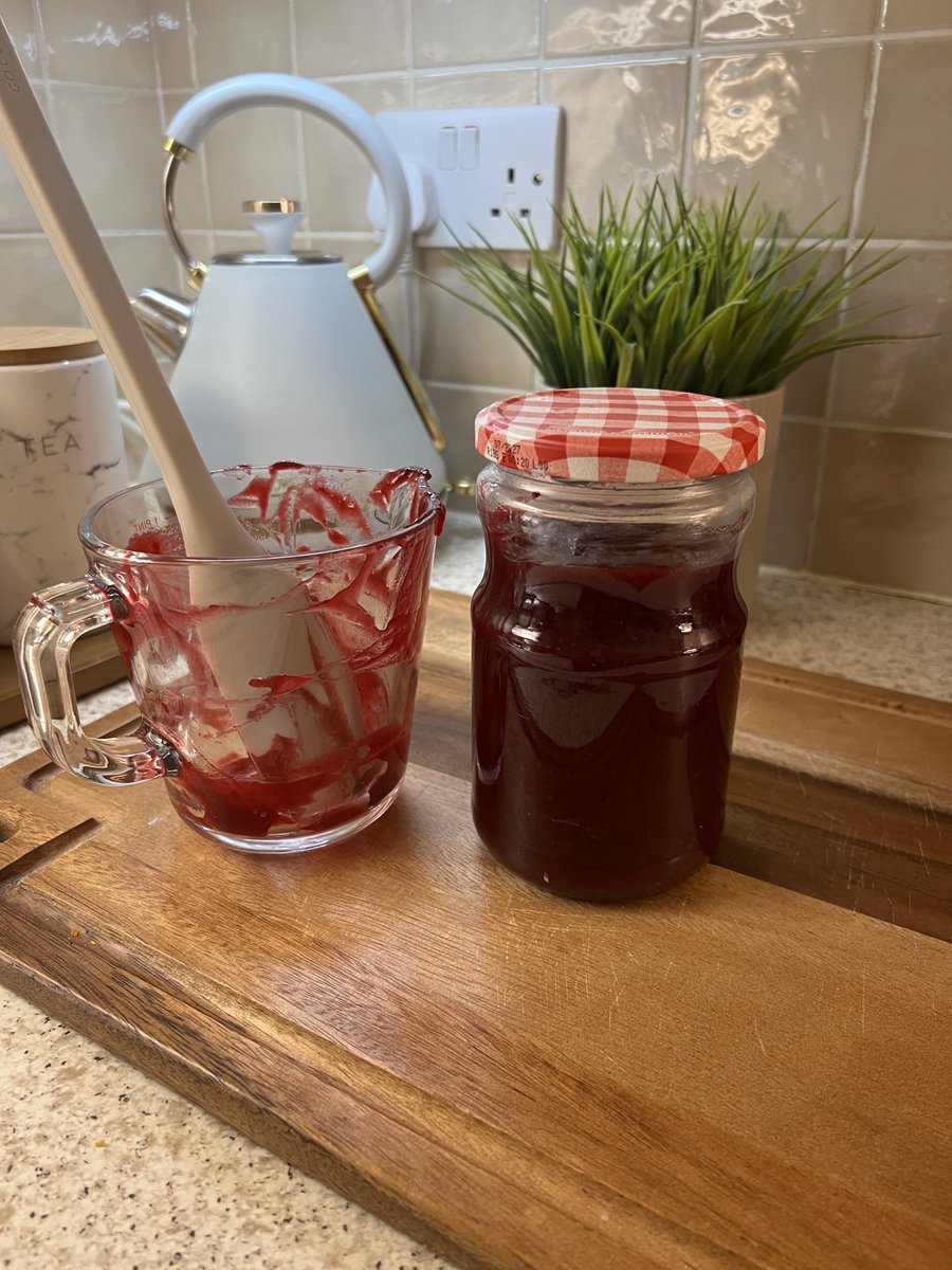 AdeelaCSV's tweet image. UK vali maid