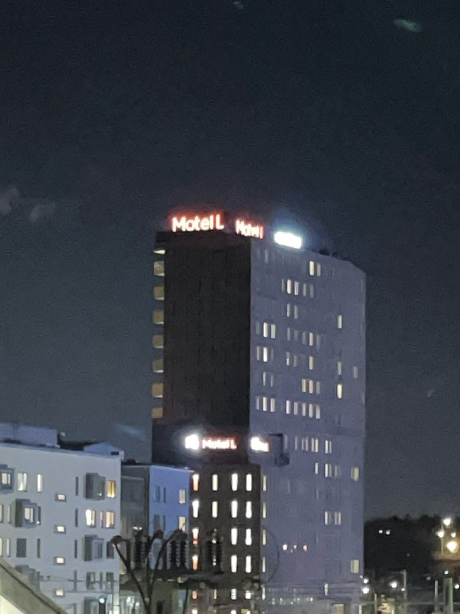 Matterz7_'s tweet image. Where NA have been staying for OWCS finals😭😭 #OWCS