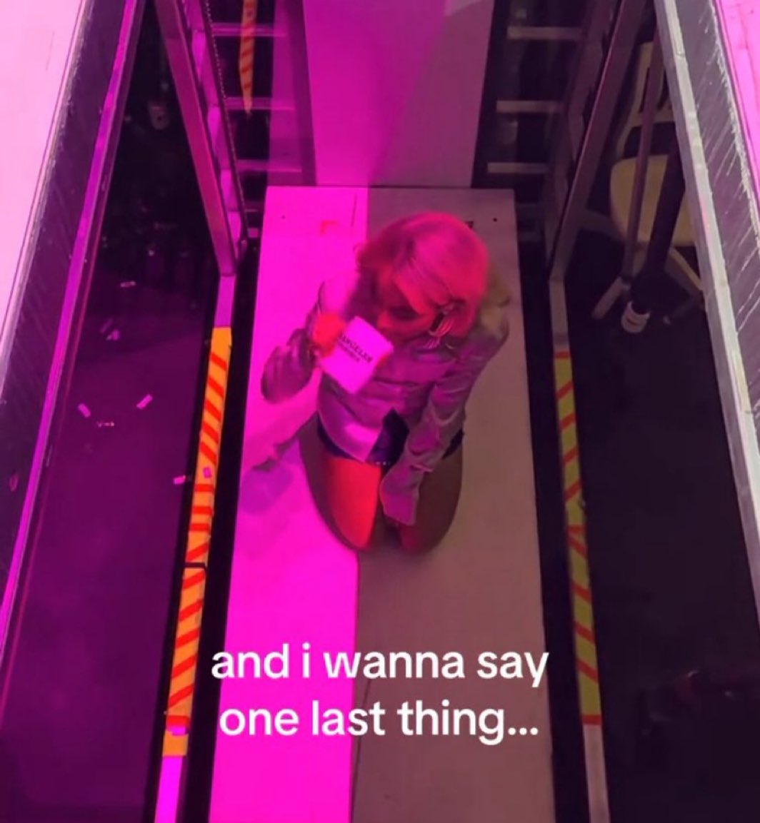 I’m all ears mama <a href="/SabrinaAnnLynn/">Sabrina Carpenter</a>