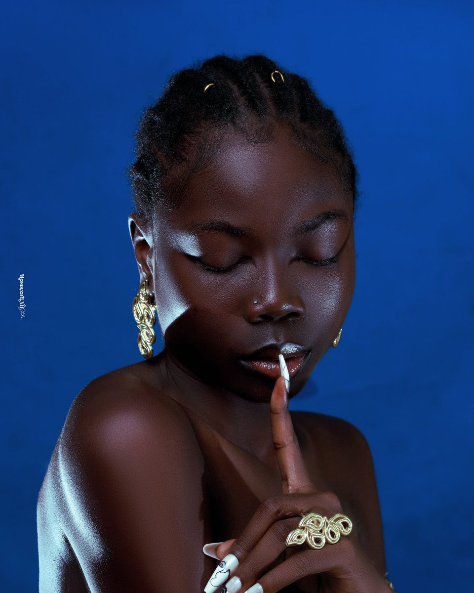 Série portrait: 30 jours 30 visages – Jour 28

Une lumière, un regard, une histoire.
👩🏽‍🦰: @shine_by_falone21 

📞 +229 01 58336433
📍 Atrokpocôdji
©️ Rosecord XII Studio

________________________
#PortraitsDuMois #Rosecord #HumanLight #BeninPhotography #PhotoArt #CreativeSoul #St