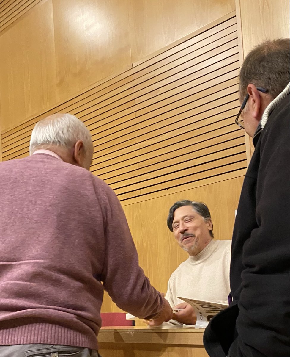 …Y es q la cúpula octogonal🤩😍🥰del #AuditorioDeSanFranciscoÁvila (S XIII-S XIV) es una auténtica maravilla😍Y si además estás escuchando a <a href="/carlosbardem/">Carlos Bardem Oficial</a>  presentando su📕 #BADAQ,con un amable coloquio posterior, pues ha sido un auténtico placer 👌🏾👏🏾👏🏾👏🏾