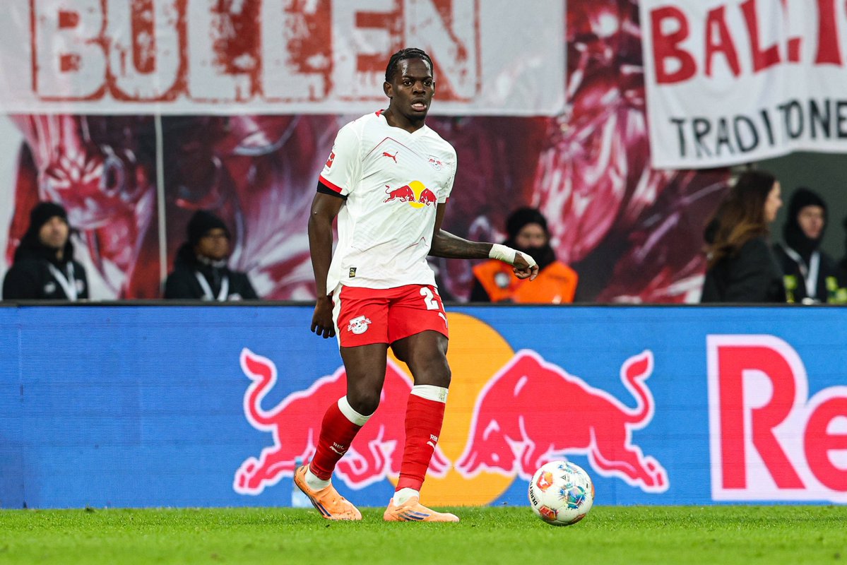 Plettigoal's tweet image. 🚨🆕 Castello #Lukeba is one to watch for the summer transfer window. He will have an €80 million release clause at that point.

Financially powerful clubs have him on their lists. The clause drops to €65 million in summer 2027. His contract runs until 2029.

Max Eberl is a big…