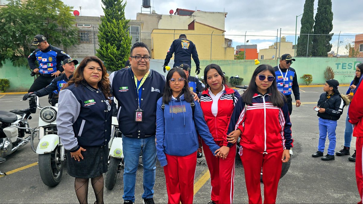 LeideAviles25's tweet photo. Esta mañana en el @TeschiOficial , tuve el honor de participar en la 15ª Jornada de Ingeniería Química
Agradezco al Director General, Mtro. @CarlosCmLa23 y al jefe de carrera Q. F. B. Raúl Reyes Aquino por la invitación y las atenciones.
#TESCHI
#LeideAvilésDomínguez https://t.co/zrZl710aNw