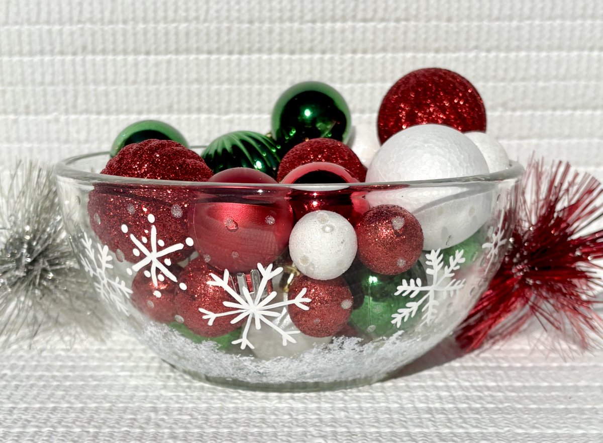 Give. sweet gift with this snowflake candy dish etsy.com/listing/441186… #snowflake #candydish #Christmasgifts #SMILEtt23 #etsyshop #shopsmall #CraftBizParty #ShamelessSelfpromoFriday