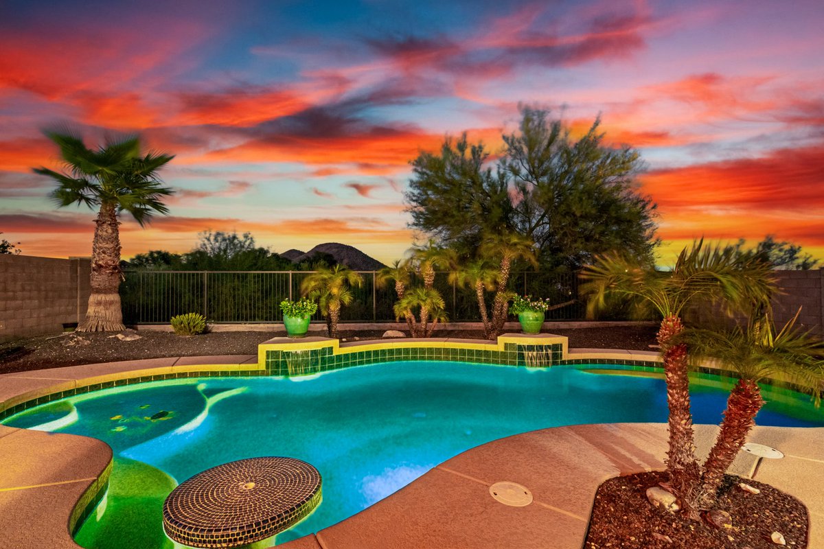 PhoenixHomePro's tweet image. 🏜️ Open Desert Views + Sparkling Pool! This stunning retreat has it all—mountain views, a casita, soaring ceilings, a gourmet kitchen, &amp;amp; a resort-style backyard with no neighbors behind. Fresh updates throughout + true move-in ready comfort. ✨🏡🔥