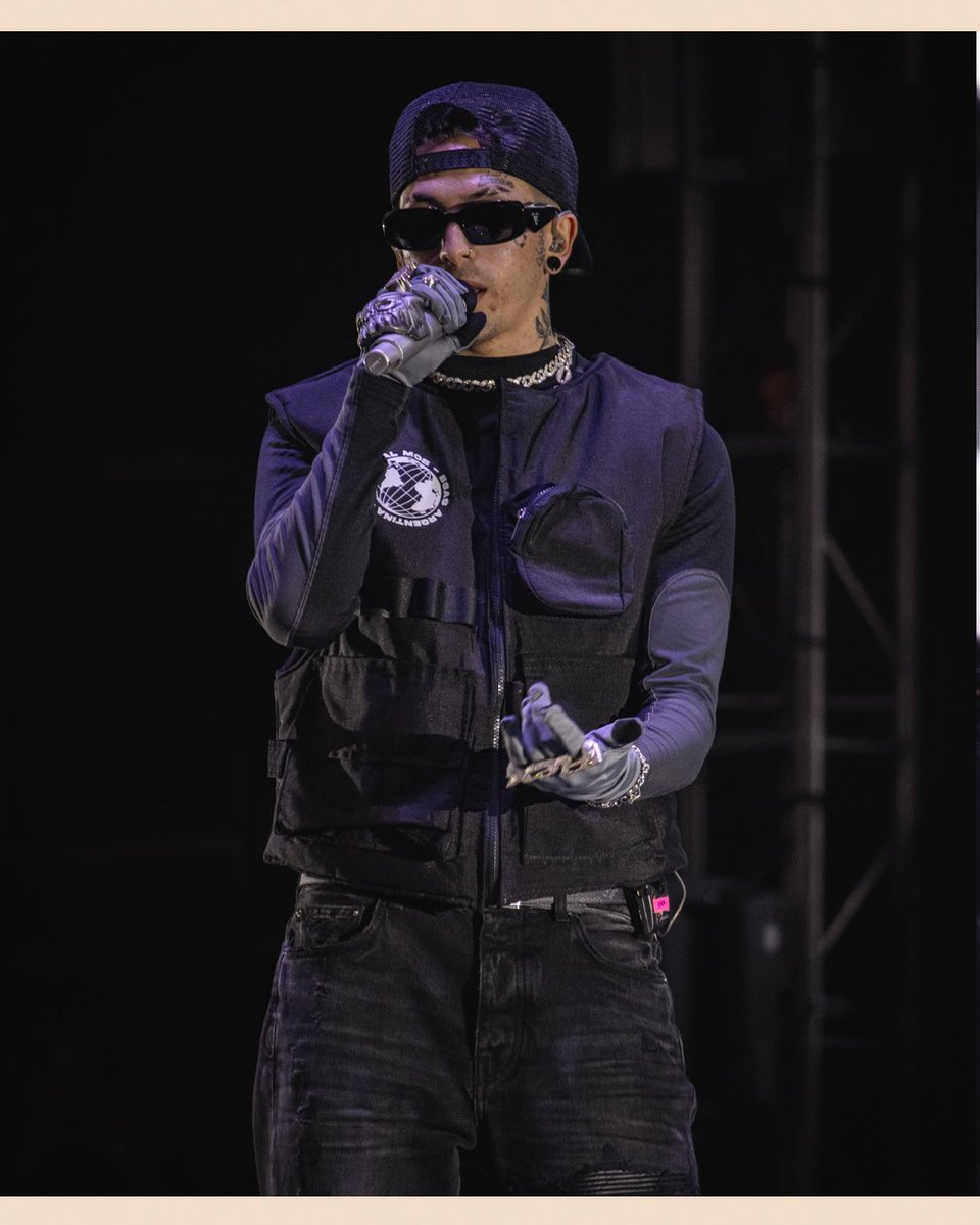 todoindierock's tweet image. La energía de @kheayf llegó al #TecateComuna con una tarde única 

📸 x @eddysseomx 
🖊️ @apodacabooking | @apodacagroup | @tecatecomuna | @ocesa_total | @eticket 

#TodoIndieRock