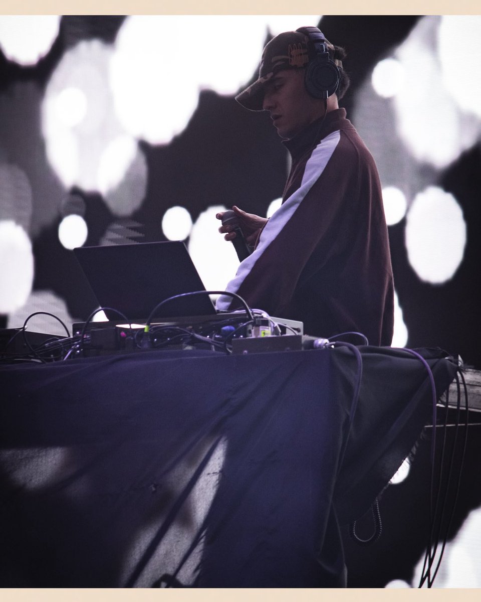 todoindierock's tweet image. La energía de @kheayf llegó al #TecateComuna con una tarde única 

📸 x @eddysseomx 
🖊️ @apodacabooking | @apodacagroup | @tecatecomuna | @ocesa_total | @eticket 

#TodoIndieRock