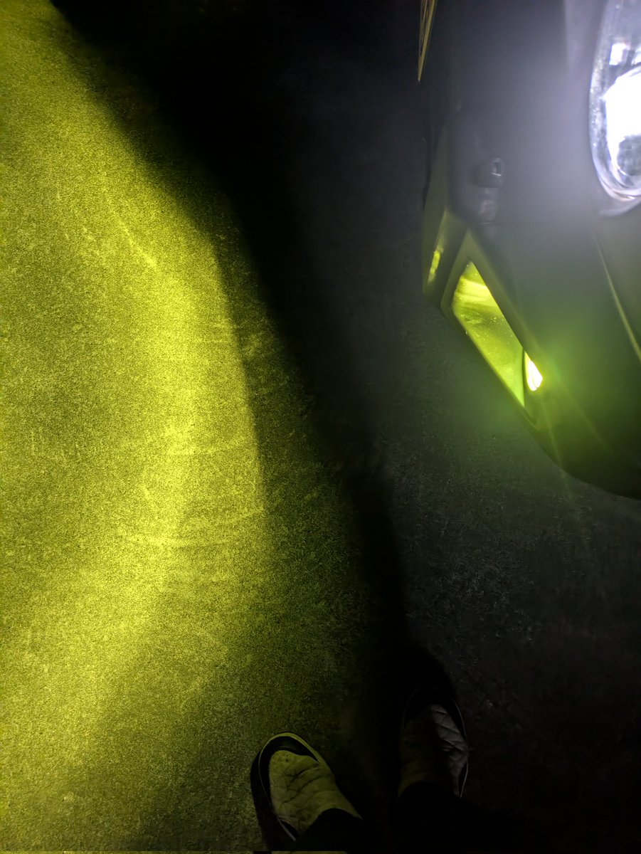 akesoki's tweet image. 昨日、手に入れたJB64。

引き取りに行って、約100キロ走行し帰宅。

すると、、、、、

エンジン警告ランプ点灯。
フォグランプ球切れ。
ドラレコSDカードなし。
と不具合だらけ。

ふざけんなよ！
今日、対応してもらいます(# ﾟДﾟ)

#初マイカー
#ジムニー
#JB64
#エンジン警告ランプ
#不具合