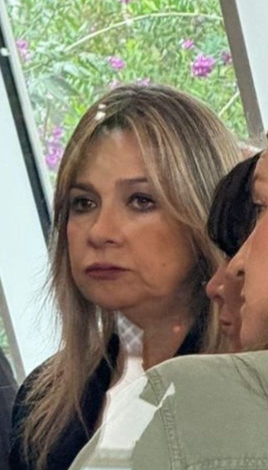 datoatipico's tweet image. La candidata de la mafia @VickyDavilaH, que se desinfló más rápido de lo que creyó volar, será investigada por divulgar el vídeo de la captura de Nicolás Petro, un acto que va en contra de la privacidad y dignidad humana.

Ella no quiere que esto se sepa, entonces por favor...