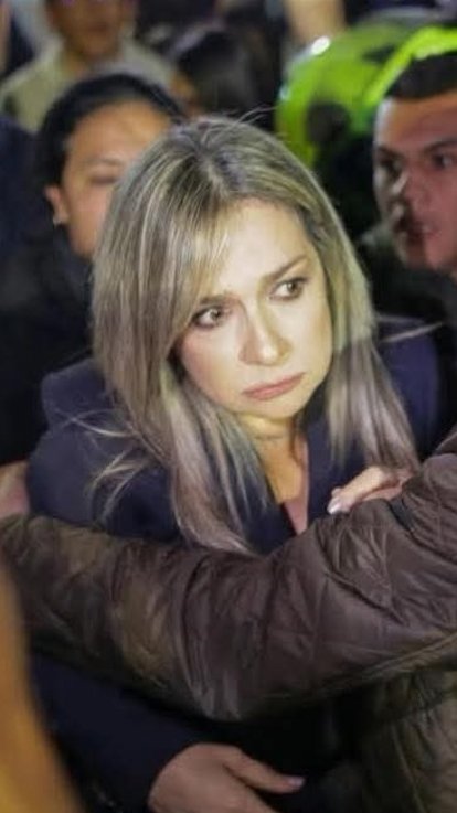 datoatipico's tweet image. La candidata de la mafia @VickyDavilaH, que se desinfló más rápido de lo que creyó volar, será investigada por divulgar el vídeo de la captura de Nicolás Petro, un acto que va en contra de la privacidad y dignidad humana.

Ella no quiere que esto se sepa, entonces por favor...