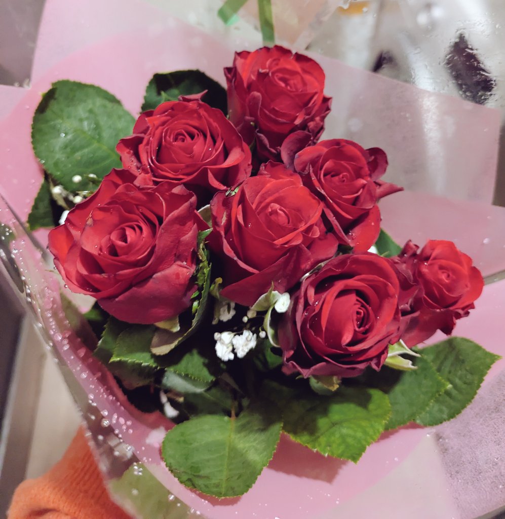 Le mari qui rentre avec un petit bouquet juste pour faire plaisir à sa femme 🥰