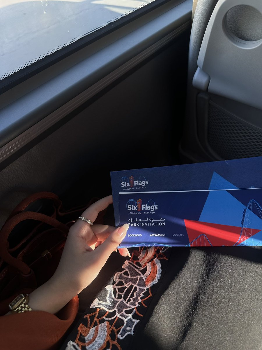 0____llli's tweet photo. Thx @SixFlagsQC team for the invitation.🎢🎡🤍 https://t.co/AYJLesz3Me