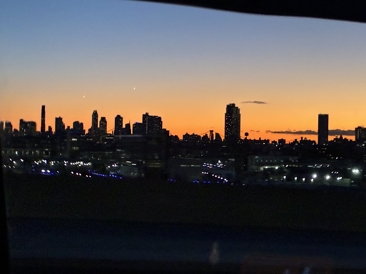 pics are from my uber so they’re kinda chopped
but the brooklyn skyline looks absolutely beautiful tn