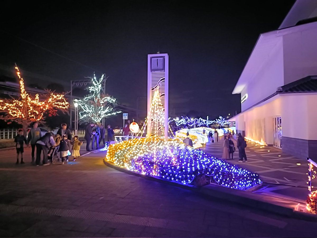 narajichirouren's tweet photo. 11/28からやまと郡山城ホール前で大和郡山イルミネーションが始まりました。#奈良自治労連 のすぐ隣です。 https://t.co/xJLlsGpbeO