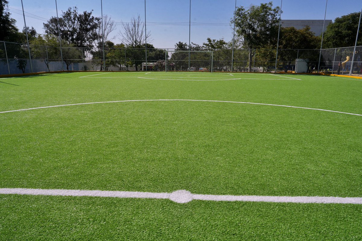 ⚽Entrega alcalde de Querétaro rehabilitación de la cancha de fútbol de la Unidad Deportiva Belén 🛠️

El alcalde de Querétaro, Felifer Macías, entregó la rehabilitación de la cancha de futbol de la Unidad Deportiva Belén. 🛑✨

Consulta más aquí 👉 wp.me/p8iMZT-10qM