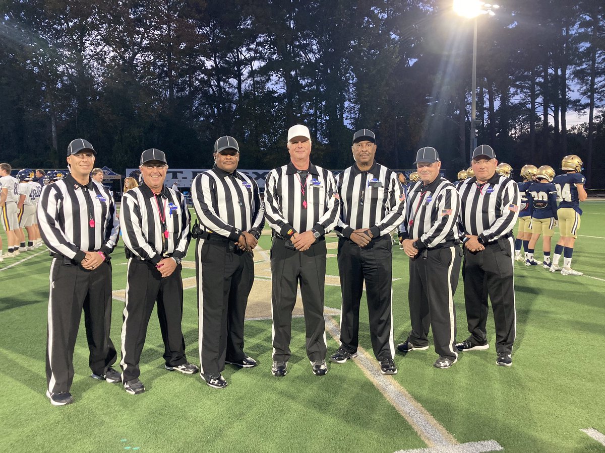 samcrenshaw23's tweet image. It’s Friday Night. What @OfficialGHSA quarterfinal playoff game will you be watching tonight ??   #highschoolscoreboardshow     @GradickSports @kevineckleberry @morganj_tv @NEGARecruits