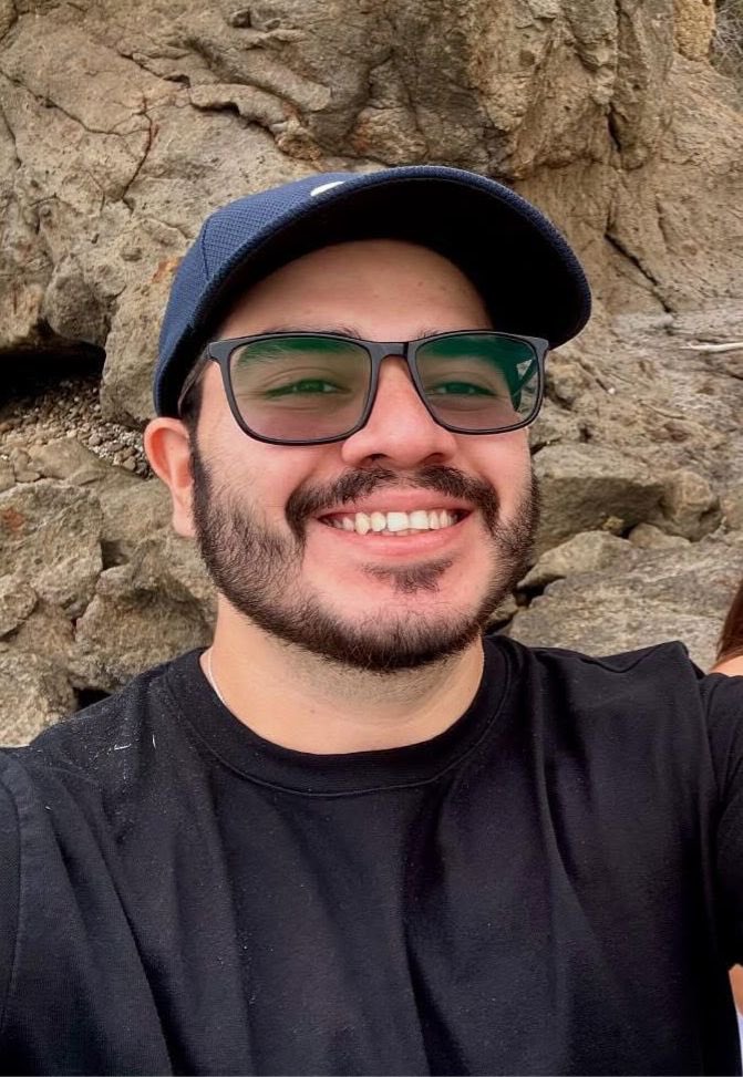 PoderInforma's tweet image. #MANTA || ¡Urgente! El hombre asęsinadø en las afueras del Mall del Pacífico, de Manta, es Diego Javier Reyes Mieles, de aproximadamente 30 años de edad. 

La víctima recibió cerca de 10 impactos de proyectil. Trabajaba en una naviera, según información preliminar.