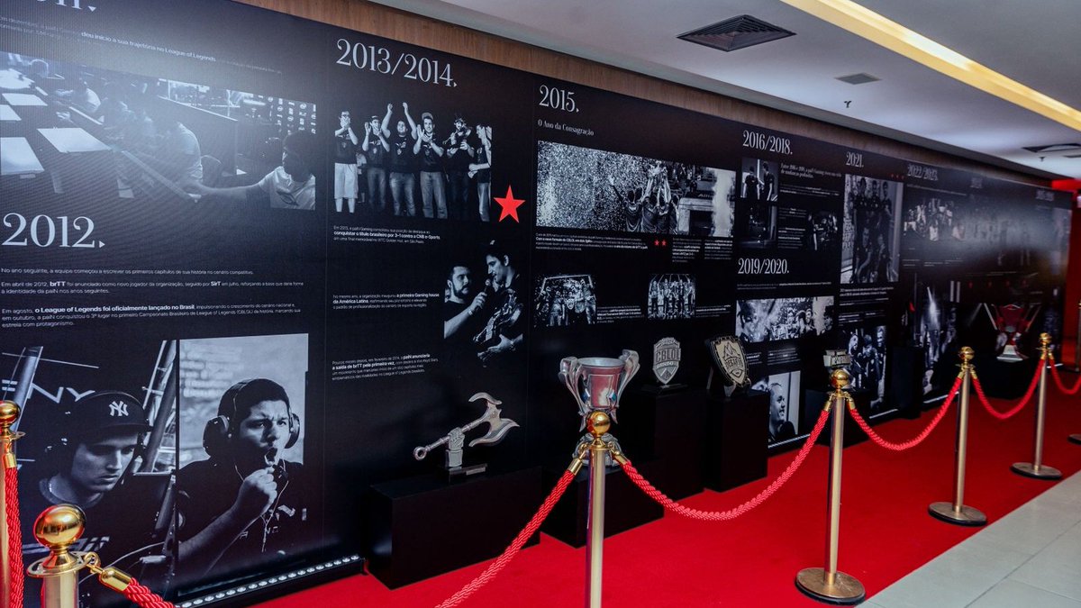 ambientes que acompanham a nossa história, os detalhes que contam quem somos.

PAIN &amp; GLORY é o reflexo desse encontro.