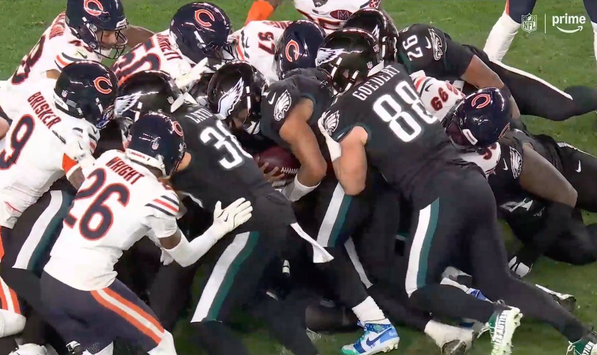 The Eagles fumble the tush push! 😮