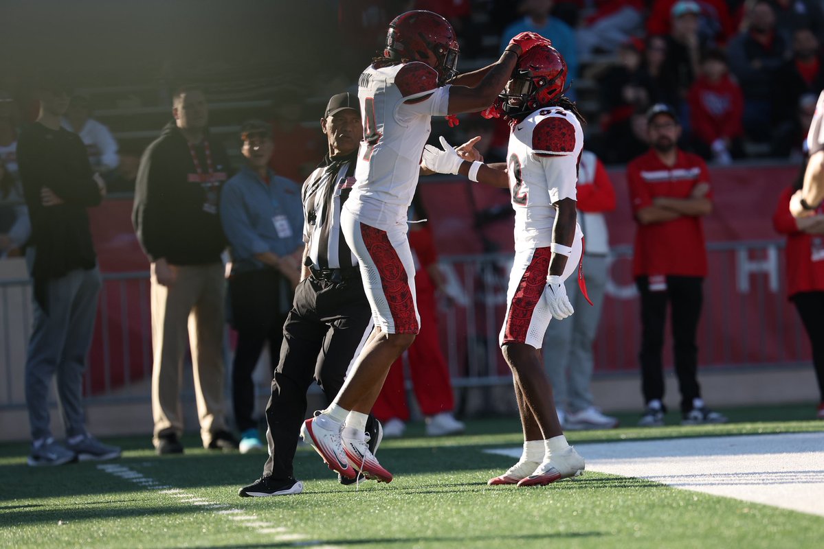 AztecFB's tweet image. One quarter at a time.

#AztecFAST 🍢 x #BeTheA1pha 🐺 x #TheClimb📈