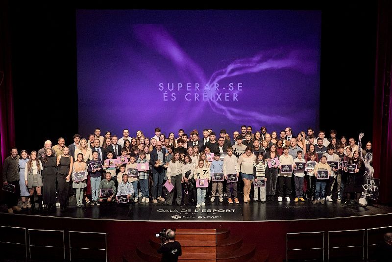 Menciones y premios
47ª Gala del Deporte de Gandia
Xavi Cabanilles y Cintia Frasquet, mejores deportistas de 2025 en la 47ª Gala del Deporte.   <a href="/aj_gandia/">Ajuntament de Gandia</a> 
wp.me/p29qcc-PSP