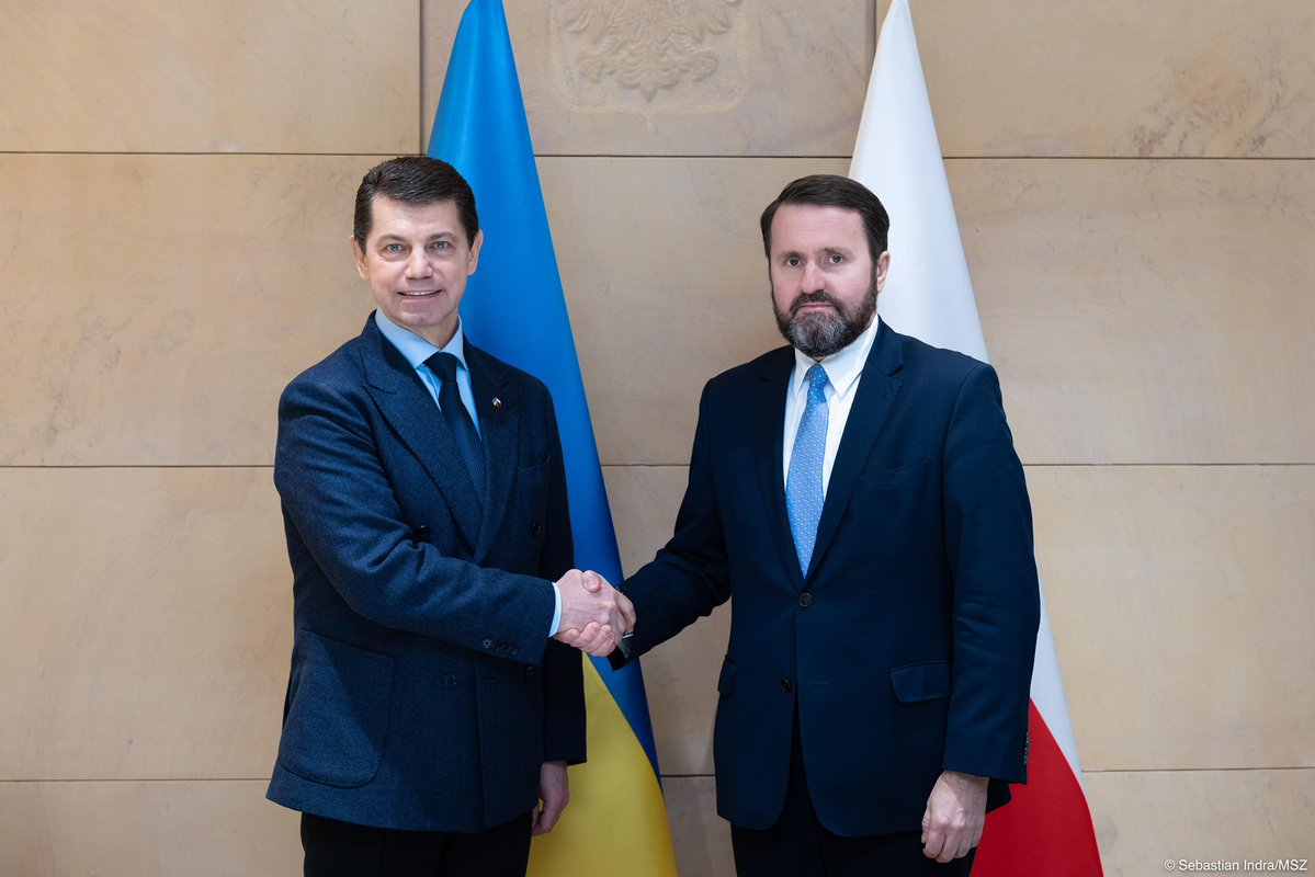 Wicemin. <a href="/RKupiecki/">Robert Kupiecki</a> spotkał się dzisiaj z wiceministrem SZ 🇺🇦 Ołeksandrem Miszczenko. W trakcie rozmów omówiono m. in. ⤵️

🔹 przebieg procesu pokojowego,
🔹 wsparcie Ukrainy,
🔹 kluczowe sprawy dwustronnej współpracy obu krajów.