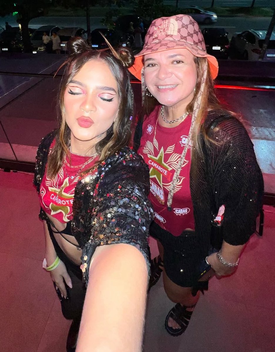 dailygarotinho's tweet image. MEU DEUS! Débora Maia mãe da atriz Mel Maia foi encontrada morta em sua casa na Barra da Tijuca. A causa do falecimento ainda não foi divulgada.