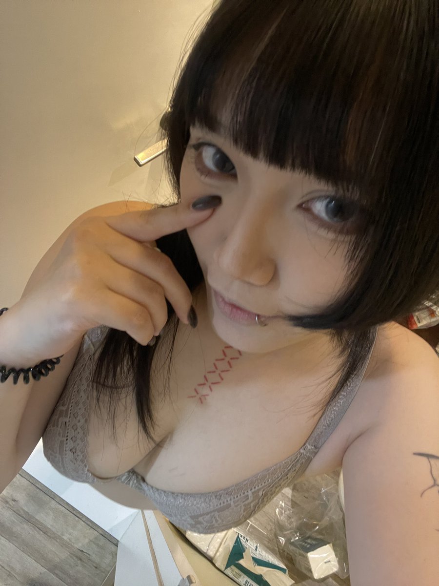 法 月♱ tweet media