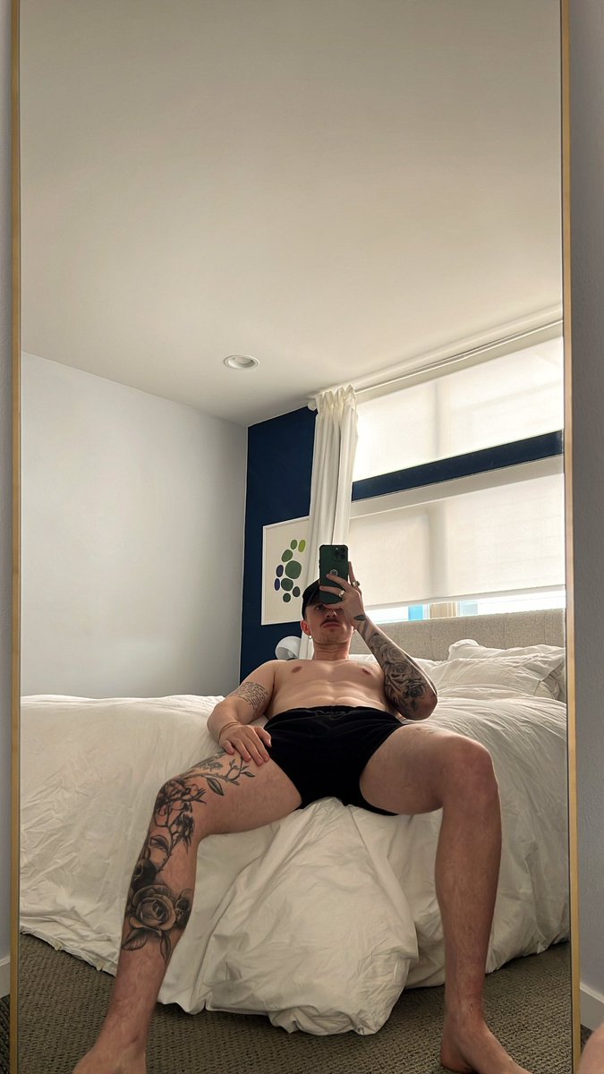 waitiguess's tweet photo. And if I said there’s a version of this without the pants.. what then? https://t.co/VUyqS9KD1h