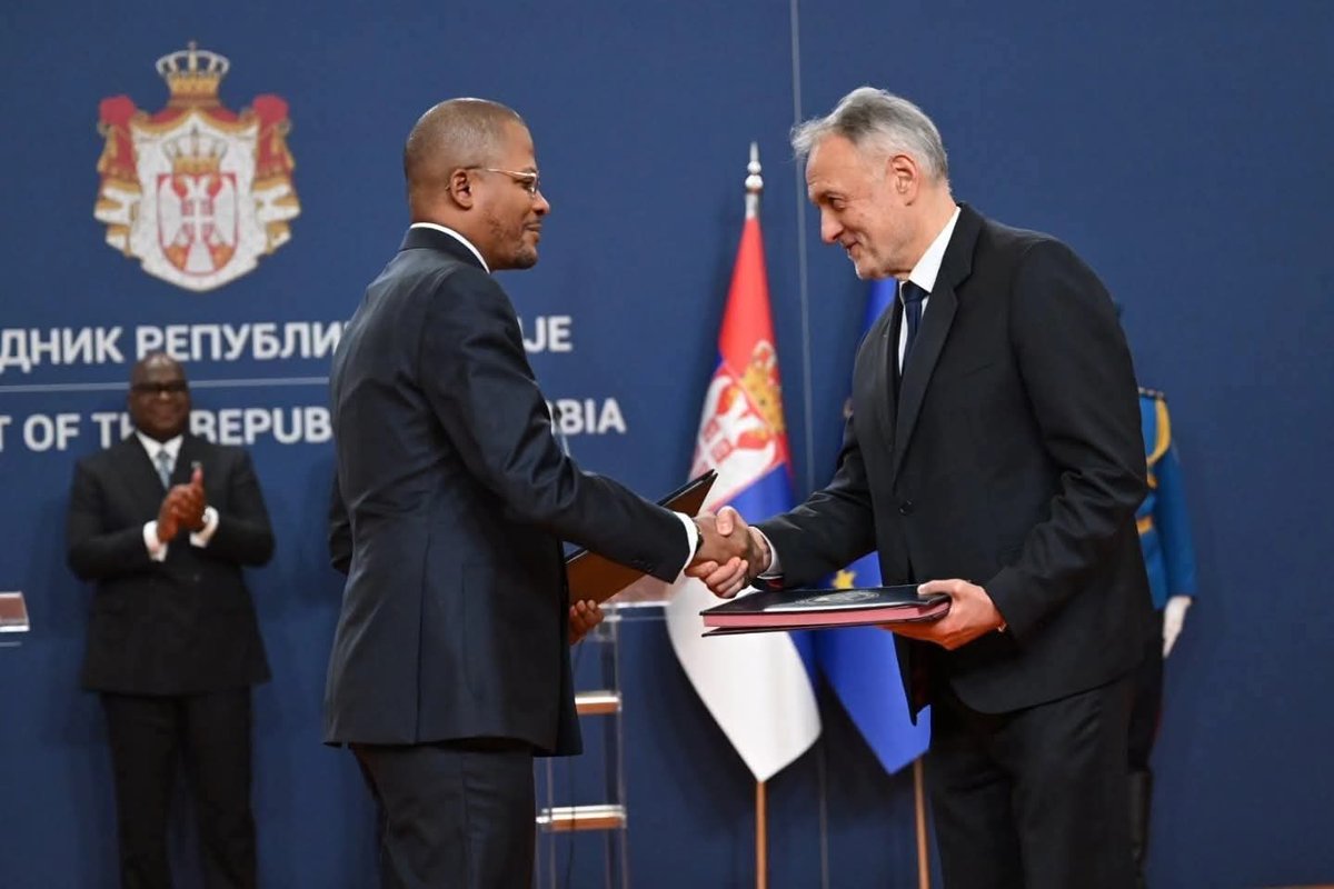 delphin_kas's tweet image. Belgrade, Serbie – Le ministre des Sports et Loisirs, Me Didier Budimbu, a signé, ce vendredi 28 novembre 2025, aux côtés de son homologue serbe, M. Zoran Gajić, un protocole d’accord portant sur la coopération dans le secteur sportif. La cérémonie s’est déroulée en présence du…