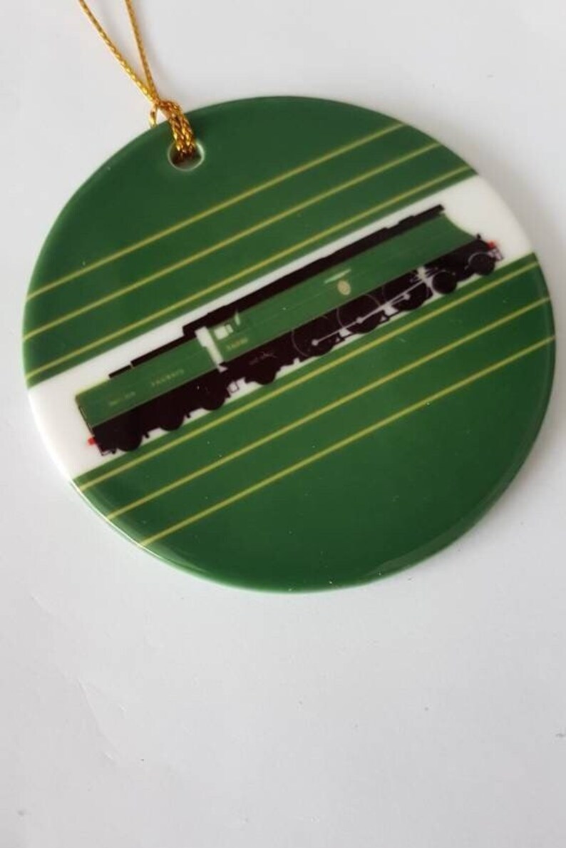 Ontherails2's tweet photo. Decorate your #christmastree 🎄with our locomotive ornaments
- 3" diameter ceramic disc
- Gold hanging thread
- £9.99 (sgle) /£10.99 (dble)
https://t.co/ABjP9ymmSE
#ukgiftam #ukgifthour #shopindie #traintwitter #tmrguk #craftbizparty #ukmakers #mhhsbd #steamtrain #Railway200 https://t.co/YVR9x2KfaY