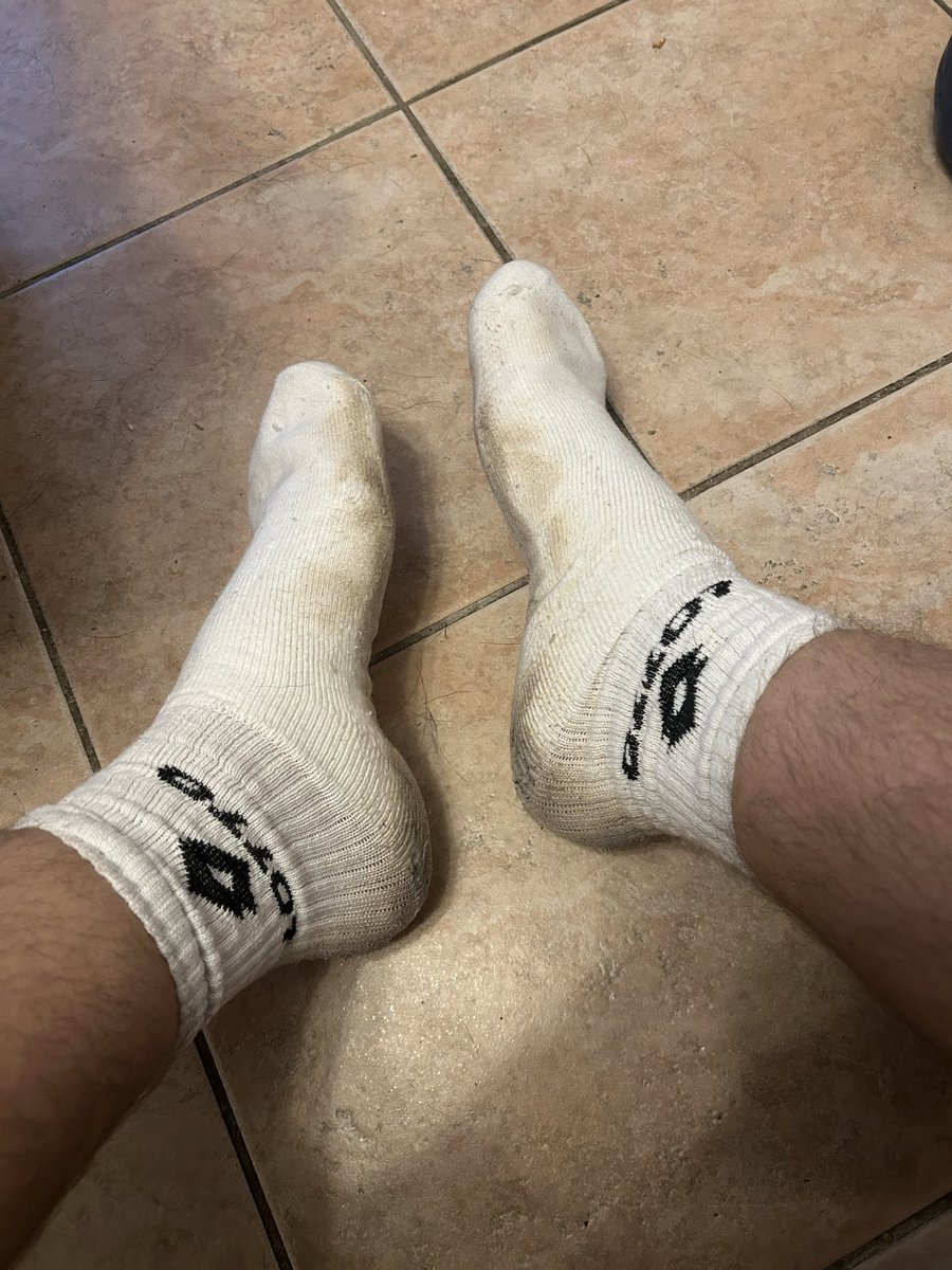 Slave4600's tweet photo. Padroni dalle parti di Torino/Asti?

#footslave #footmaster #socks https://t.co/TMdMP8xla9
