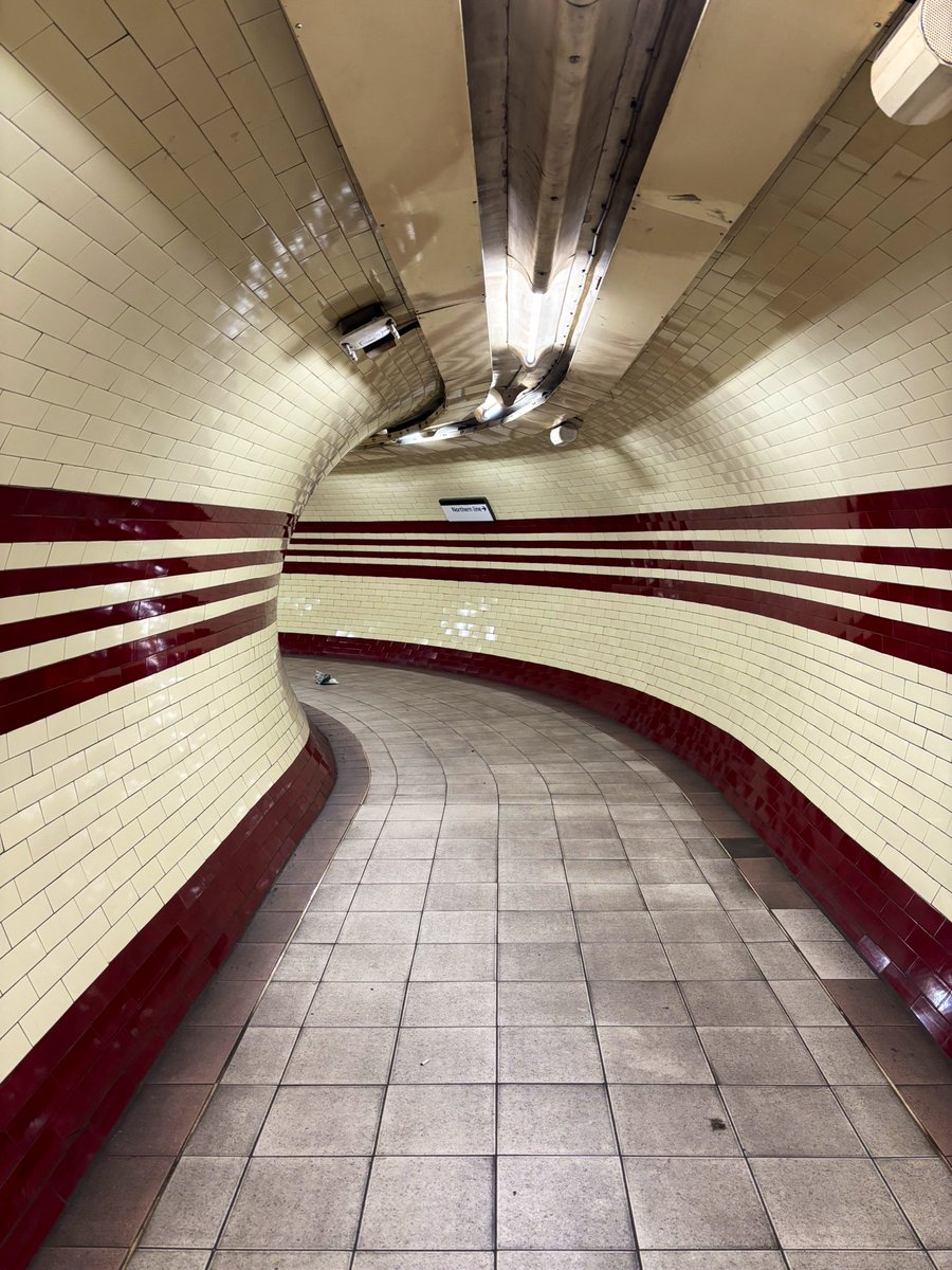 LondonPubMap's tweet image. If @adidas did Tube stations.

#Hampstead #tfl #tube #adidas