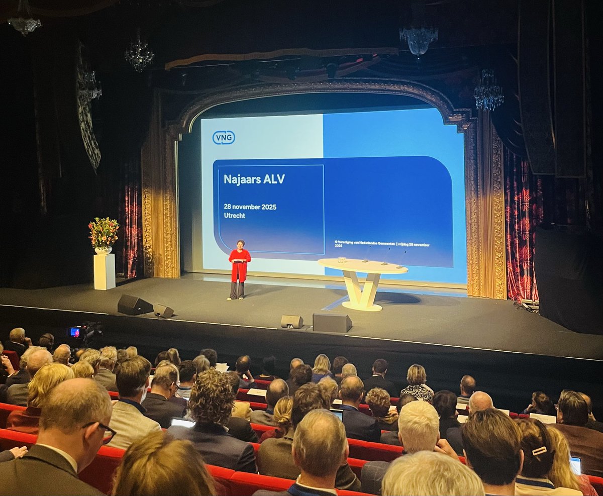 De bestuurdersdag en de ALV van de <a href="/VNGemeenten/">VNG</a>. De inzet voor de formatie wordt van harte ondersteund. 
Met allerlei sectoren zijn ‘bouwstenen’ gemaakt voor een nieuw regeerakkoord. De formerende partijen kunnen daar hun voordeel mee doen. 

<a href="/Jossedevoogd/">Josse de Voogd</a> was als altijd weer