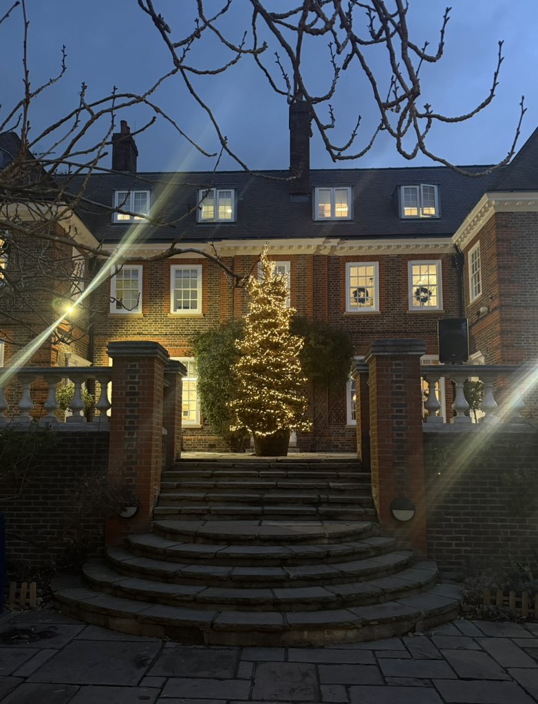 Louis Macklin tweet media