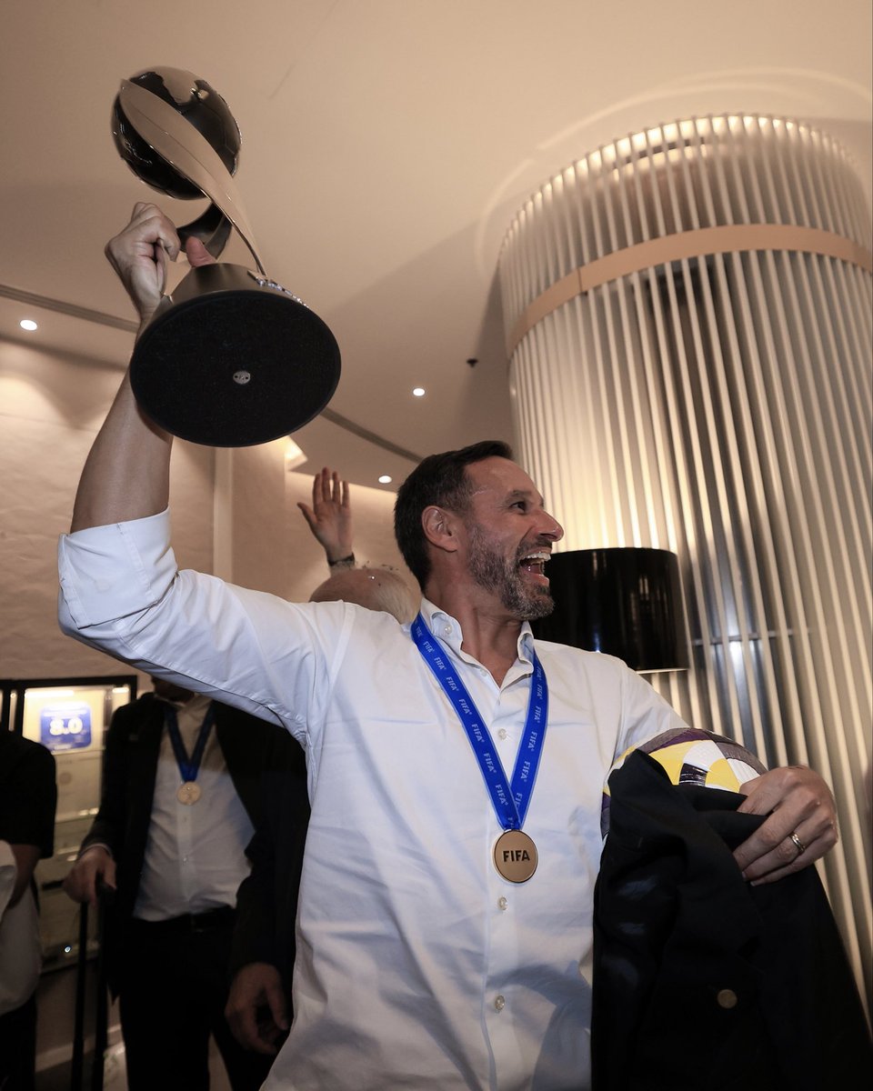 selecaoportugal's tweet image. 𝑶 𝑯𝒐𝒎𝒆𝒎 𝒅𝒐 𝑳𝒆𝒎𝒆. 🏆💫 

#FazHistória | #U17WC