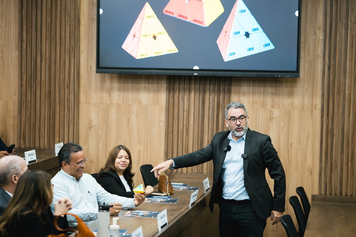 Tuve el honor de llevar mi charla "De Hijos a Líderes" a la principal Escuela de Negocios de Dominicana ¡Gracias <a href="/BarnaManagement/">Barna Management School</a> !

Se generó un espacio que siempre disfruto, que abre conversaciones necesarias sobre el rol, la evolución y los desafíos de las nuevas generaciones