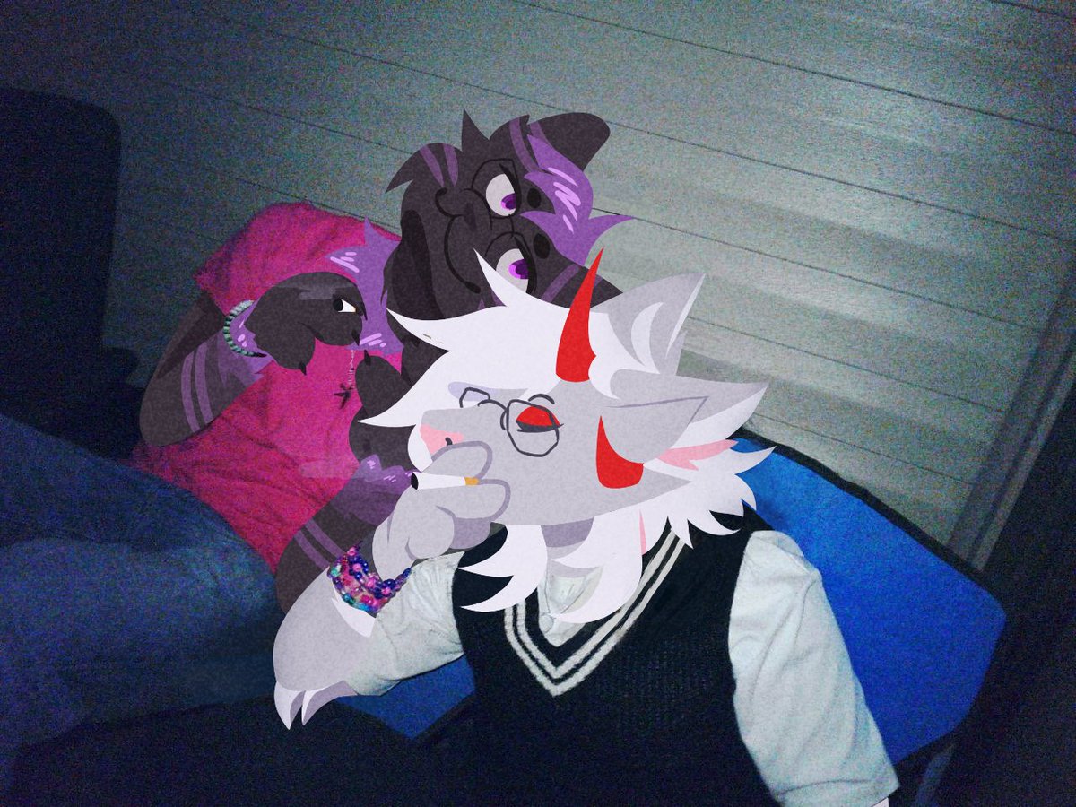 echalol's tweet photo. smoking is bad for you !
ft. @naptivity_ 
📸 @TrashInABowl https://t.co/VBwhcZIh3y
