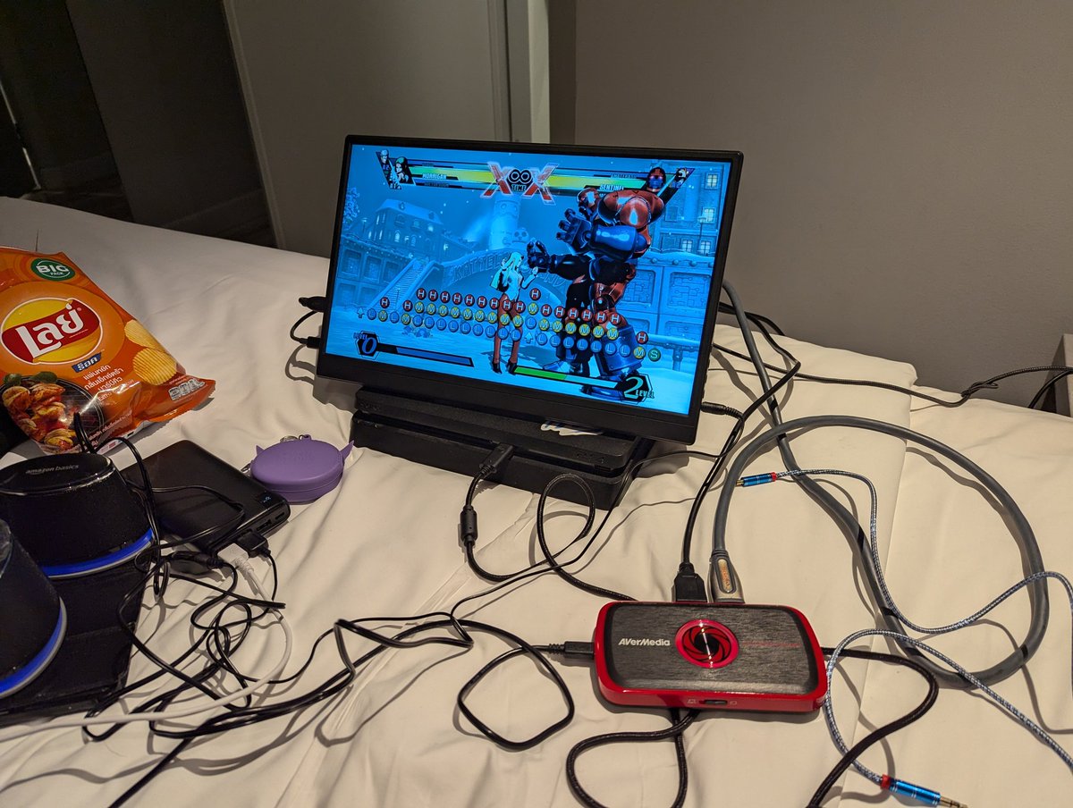 Jason_GameDev's tweet image. Shoutouts to making sure equipment good to go before bracket. 

Took me a while to get audio with the LGP connected, but honestly quite happy with this little thing. Sunday will be a fun bracket 😅