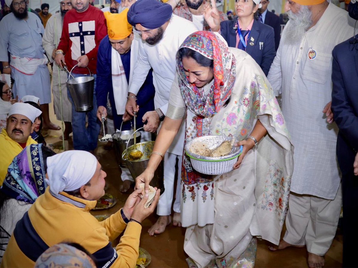 पिछले कुछ महीने से मुझे लग रहा है कि पंजाब के सरदार जी लोग संघ, भाजपा और मोदी को गाली देते देते थक रहे हैं। बाक़ी प्रदेश के सरदार पहले से ही मोदी जी के साथ आ गए थे, लेकिन अब पंजाब में कोई मोदी को चाहने वाले भले न पैदा हुए हो पर गाली देने वाले, मोदी के नाम पर डराने वाले शनै शनै घट