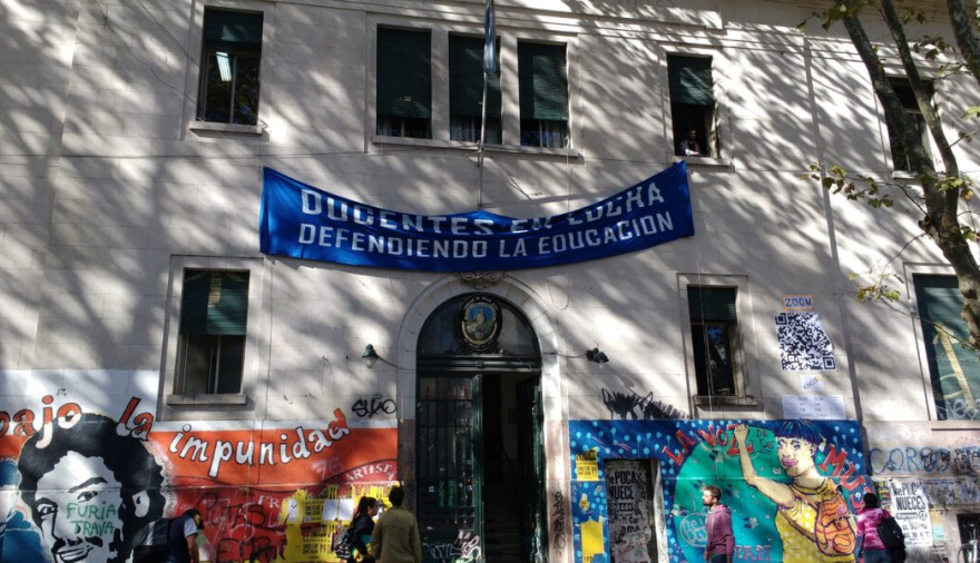 Suspenden las clases en una facultad de la UNLP por una amenaza de masacre
infobonaerenses.com.ar/nota/41973/sus…