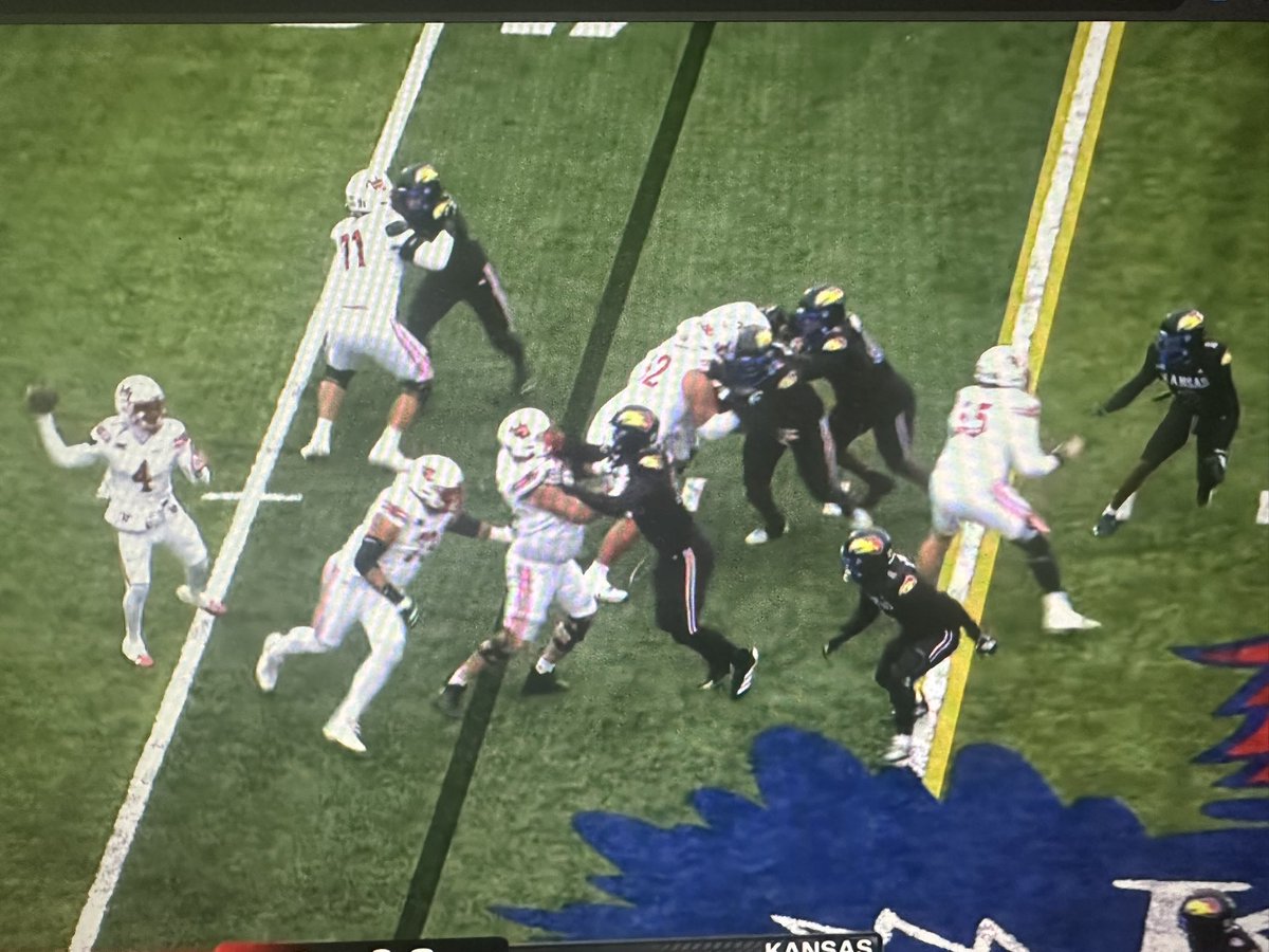 FSCSWERVO's tweet image. Yea sure no illegal man downfield!